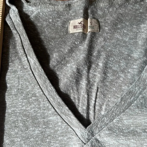 Hollister grey V-Neck - Picture 2 of 4